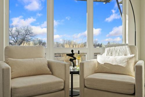 mountain view home w king beds and rooftop deck
