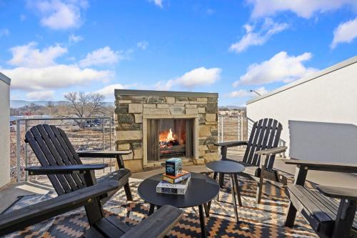 mountain view home w king beds and rooftop deck