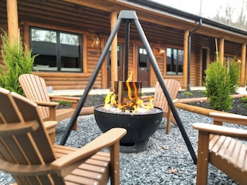 The Timber At Holly Branch,439 Winfield Heights Rd,2 star