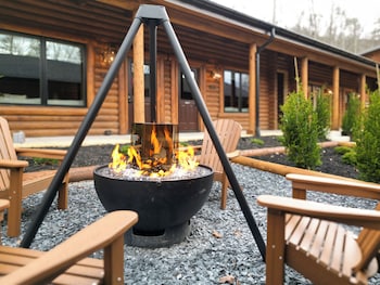 The Timber At Holly Branch,439 Winfield Heights Rd,2 star