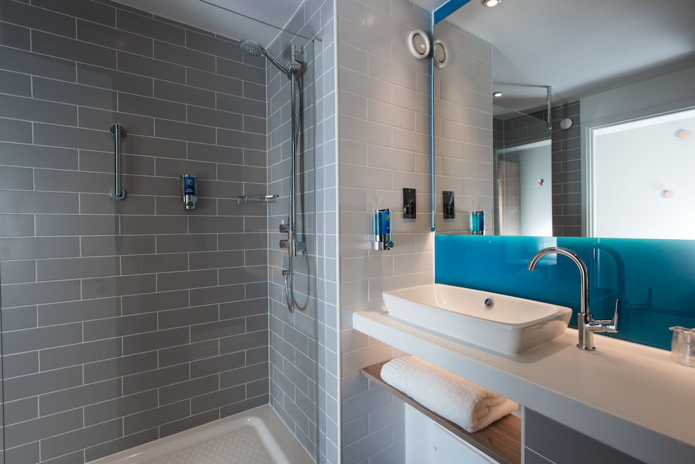 holiday inn express portsmouth north by ihg