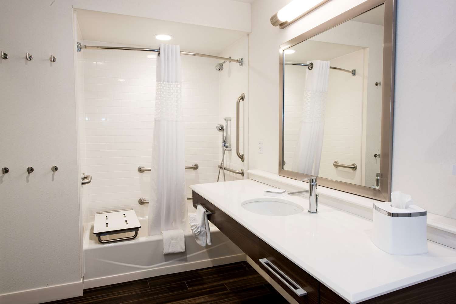 hampton inn albany western ave university area