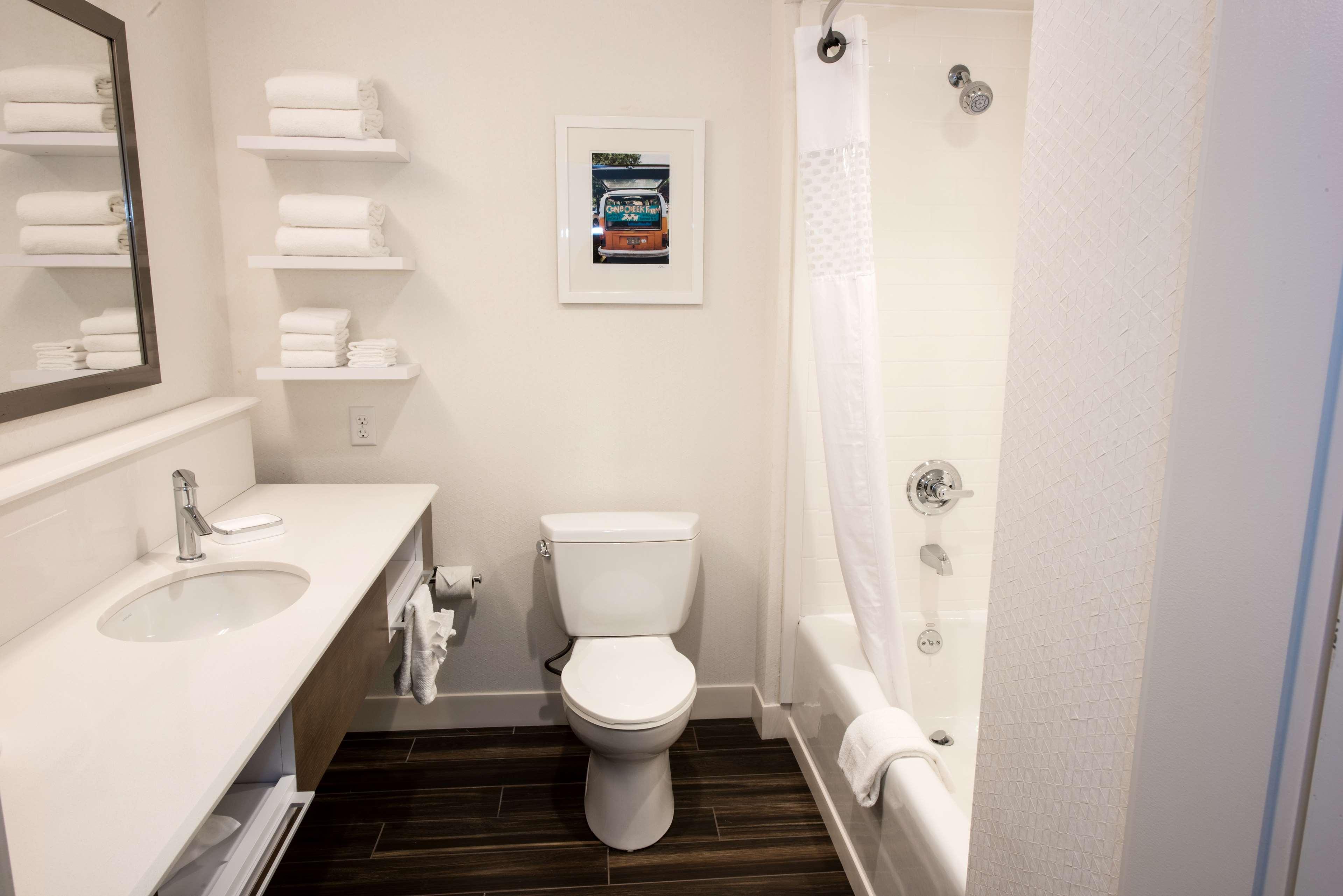 hampton inn albany western ave university area