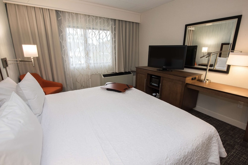 hampton inn albany western ave university area