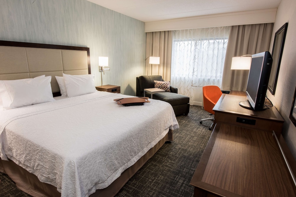 hampton inn albany western ave university area