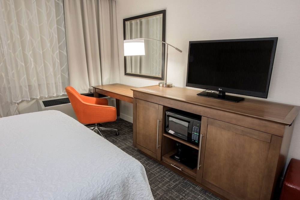 hampton inn albany western ave university area