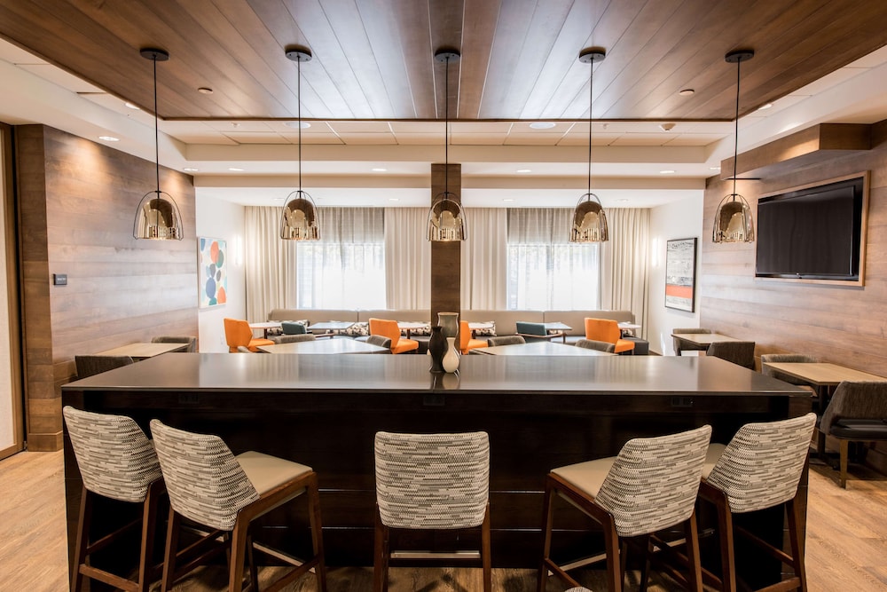 hampton inn albany western ave university area