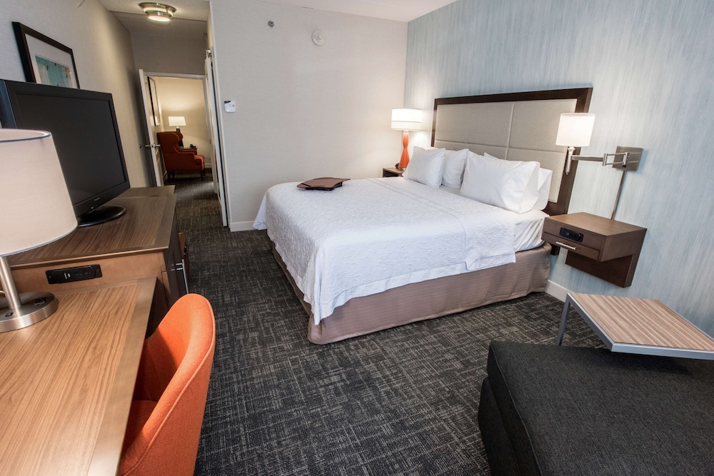hampton inn albany western ave university area