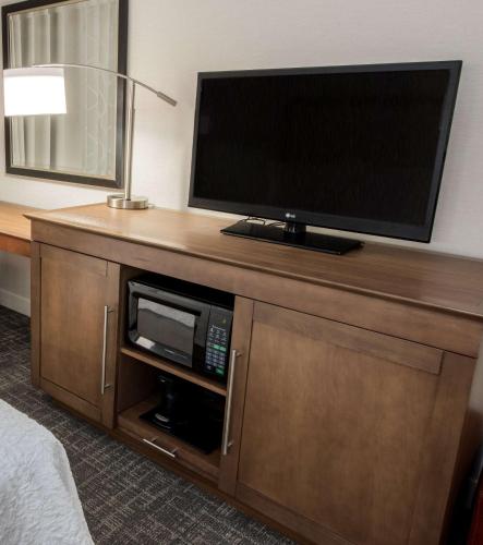 hampton inn albany western ave university area