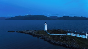 eilean sionnach lighthouse cottage