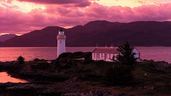 eilean sionnach lighthouse cottage