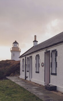 eilean sionnach lighthouse cottage