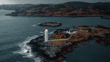 eilean sionnach lighthouse cottage