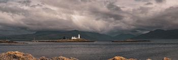 eilean sionnach lighthouse cottage