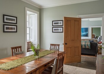 eilean sionnach lighthouse cottage