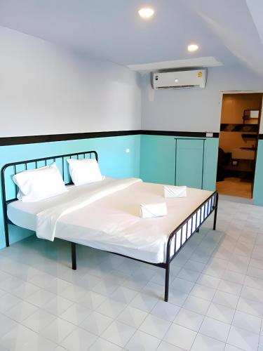 Mitr Inn Phuket Old Town,,2 star