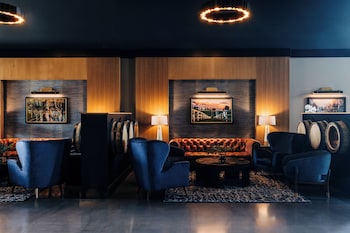 The Trail Hotel,1875 New Haven Rd,4 star