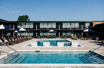 the trail hotel