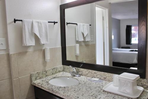 rodeway inn yuma downtown