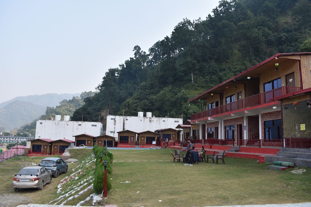 grandeurs tiger estate