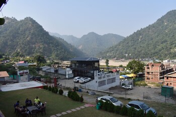 grandeurs tiger estate