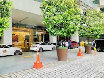 the platinum suites klcc by sky pool