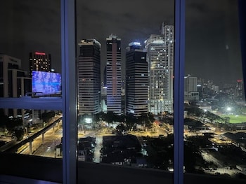 the platinum suites klcc by sky pool