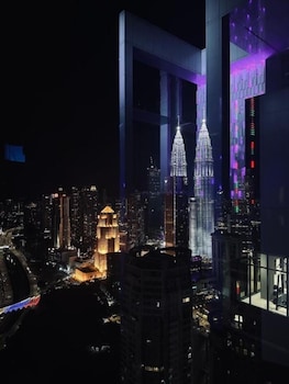 the platinum suites klcc by sky pool