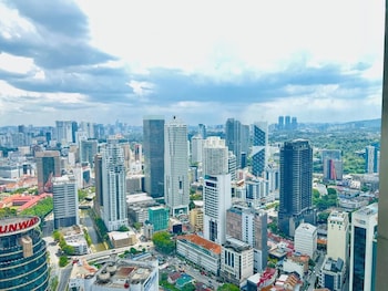 the platinum suites klcc by sky pool