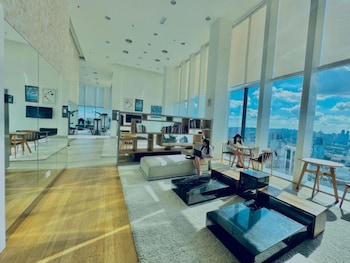 the platinum suites klcc by sky pool