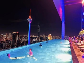the platinum suites klcc by sky pool