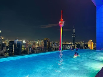 the platinum suites klcc by sky pool
