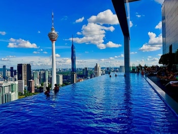 the platinum suites klcc by sky pool