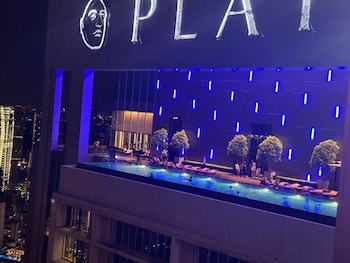 the platinum suites klcc by sky pool