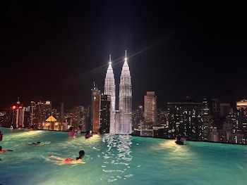 the platinum suites klcc by sky pool