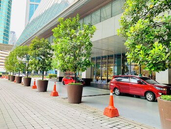 the platinum suites klcc by sky pool