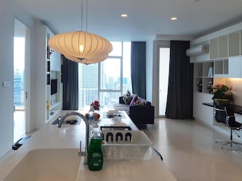 the platinum suites klcc by sky pool