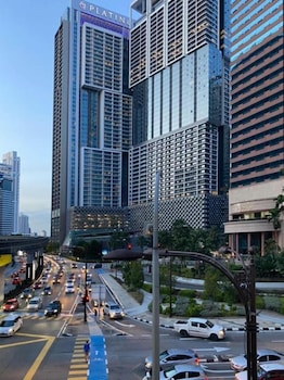 the platinum suites klcc by sky pool