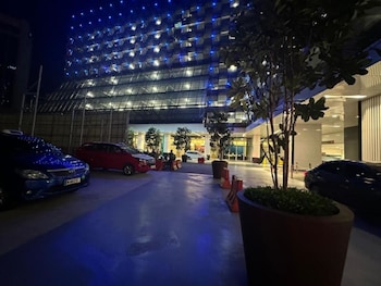 the platinum suites klcc by sky pool