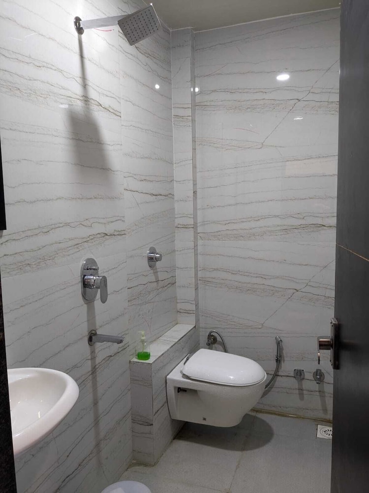 hotel dhruvnanda palace khategaon