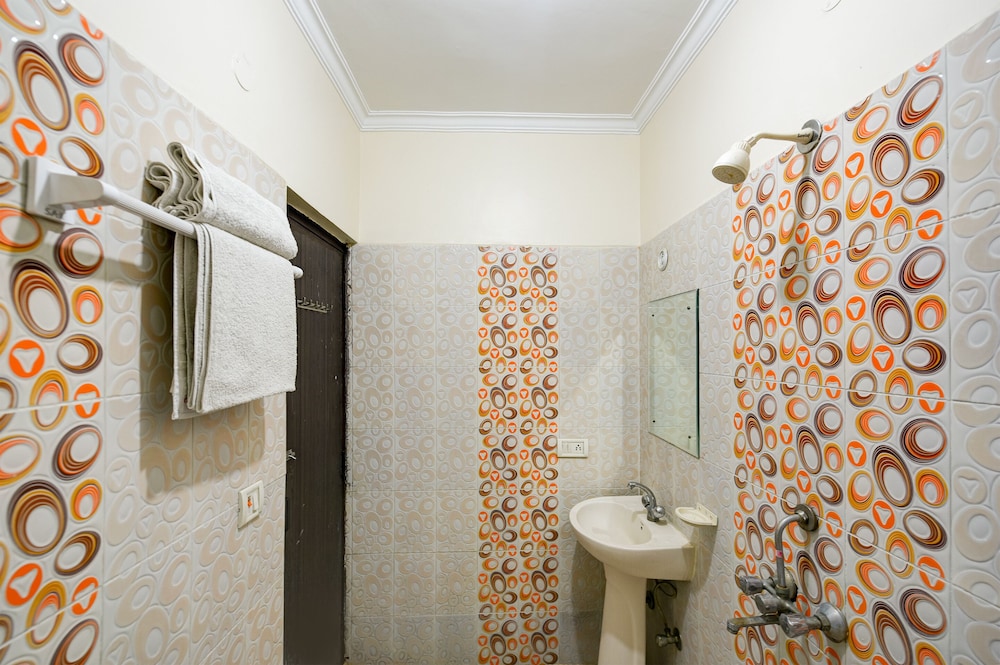 room hotel mayank plaza near igi airport