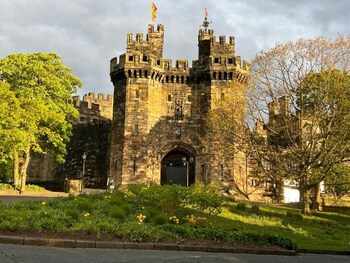 Secret Suites Lancaster,,4 star