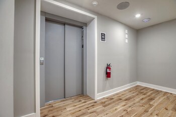 One Sky Loft,737 Walnut St,2 star