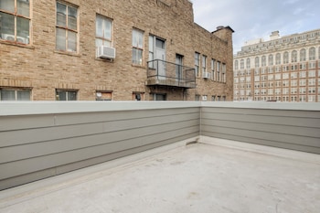 One Sky Loft,737 Walnut St,2 star