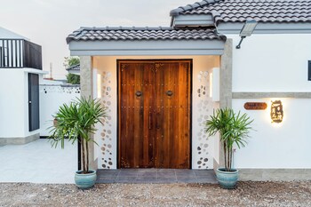 full moon bay hua hin cha am