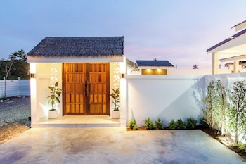 full moon bay hua hin cha am