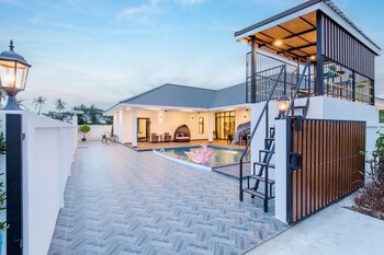 full moon bay hua hin cha am