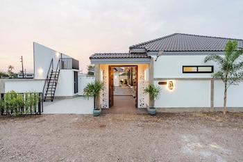 full moon bay hua hin cha am