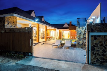 full moon bay hua hin cha am