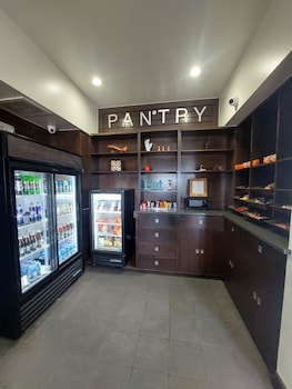 The Hub At Okc Airport,,2 star